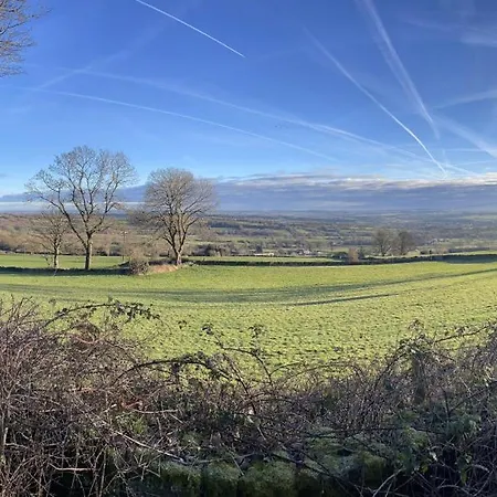 Вилла The Cruck Barn, Cosy Rural Escape Near The Peak District Матлок Экстерьер фото