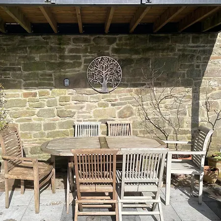 Вилла The Cruck Barn, Cosy Rural Escape Near The Peak District Матлок Экстерьер фото