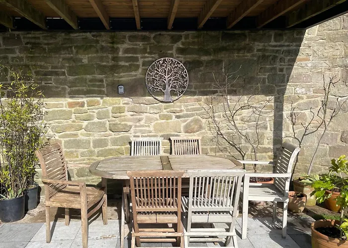 The Cruck Barn, Cosy Rural Escape Near The Peak District