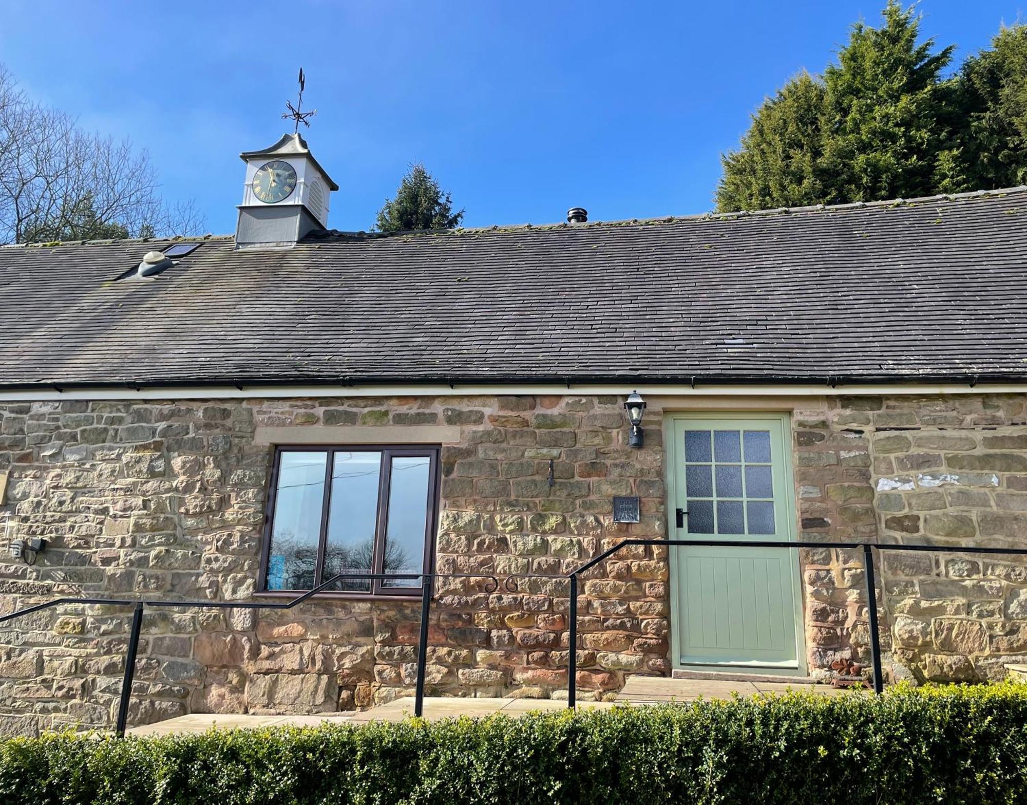 The Cruck Barn, Cosy Rural Escape Near The Peak District Holiday home Matlock (Derbyshire)
