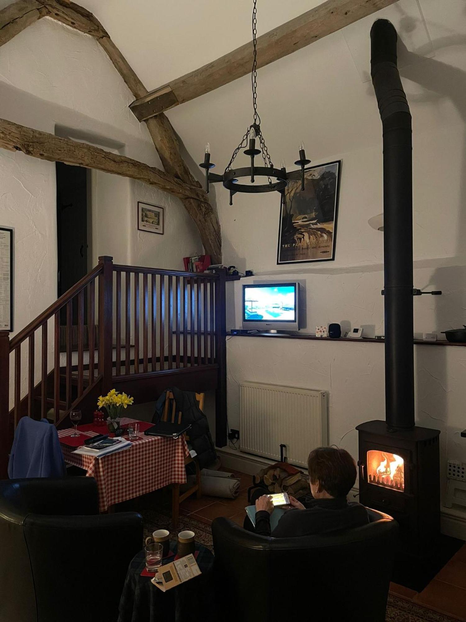 The Cruck Barn, Cosy Rural Escape Near The Peak District Holiday home Matlock (Derbyshire)