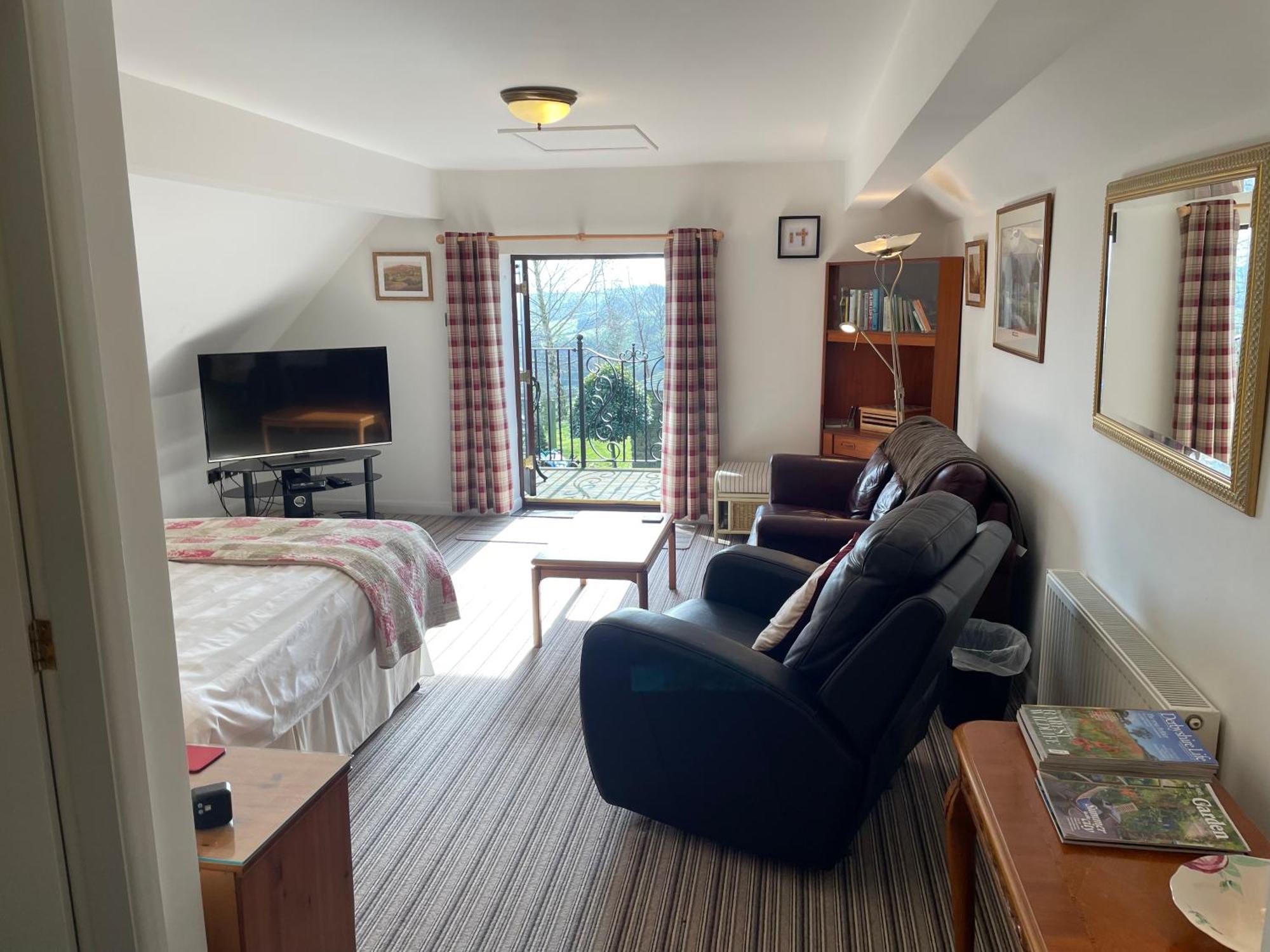 The Cruck Barn, Cosy Rural Escape Near The Peak District Holiday home *