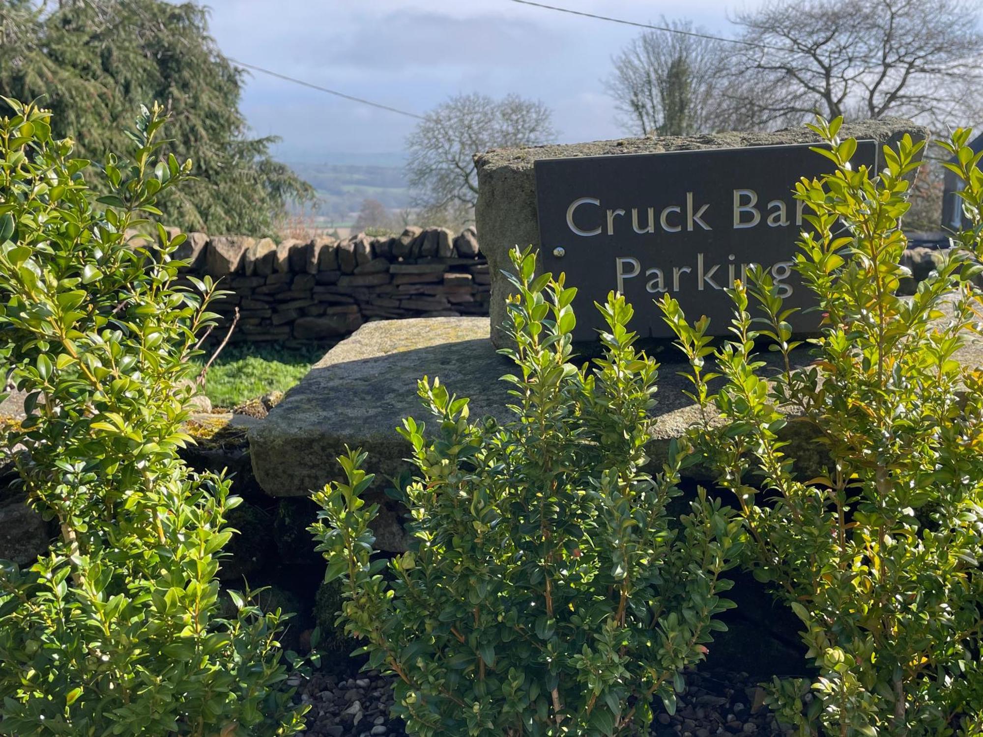The Cruck Barn, Cosy Rural Escape Near The Peak District Matlock (Derbyshire)