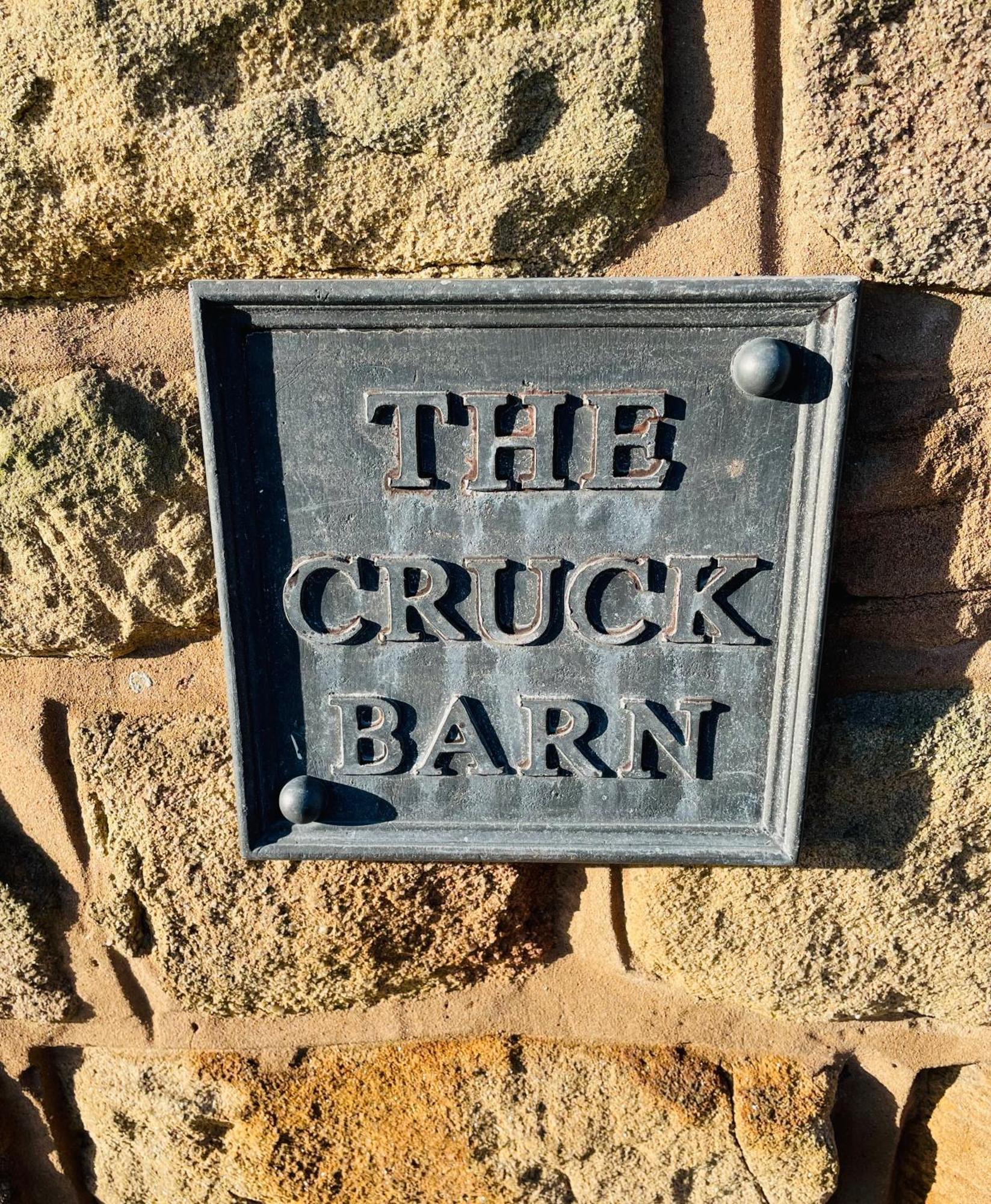 The Cruck Barn, Cosy Rural Escape Near The Peak District Holiday home Matlock (Derbyshire)